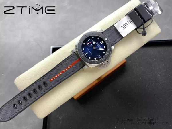 Panerai PAM1565 Submersible Luna Rossa 42mm VSF 1:1 Best Edition P900 - Super Clone Watch | 1:1 Best Version