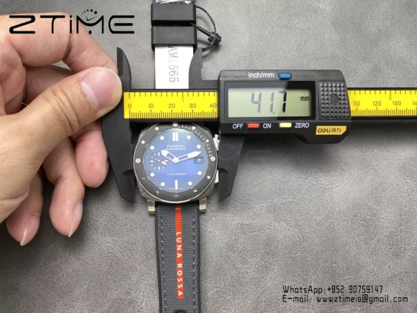 Panerai PAM1565 Submersible Luna Rossa 42mm VSF 1:1 Best Edition P900 - Super Clone Watch | 1:1 Best Version