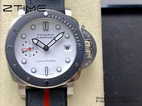 Panerai PAM1579 Submersible Luna Rossa 42mm VSF 1:1 Best Edition P900 - Super Clone Watch | 1:1 Best Version
