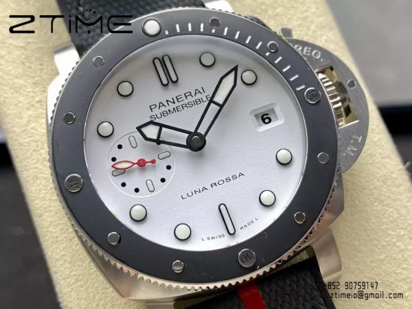 Panerai PAM1579 Submersible Luna Rossa 42mm VSF 1:1 Best Edition P900 - Super Clone Watch | 1:1 Best Version