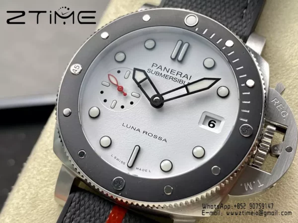 Panerai PAM1579 Submersible Luna Rossa 42mm VSF 1:1 Best Edition P900 - Super Clone Watch | 1:1 Best Version