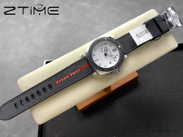 Panerai PAM1579 Submersible Luna Rossa 42mm VSF 1:1 Best Edition P900 - Super Clone Watch | 1:1 Best Version