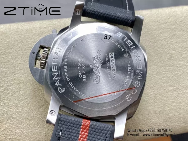 Panerai PAM1579 Submersible Luna Rossa 42mm VSF 1:1 Best Edition P900 - Super Clone Watch | 1:1 Best Version