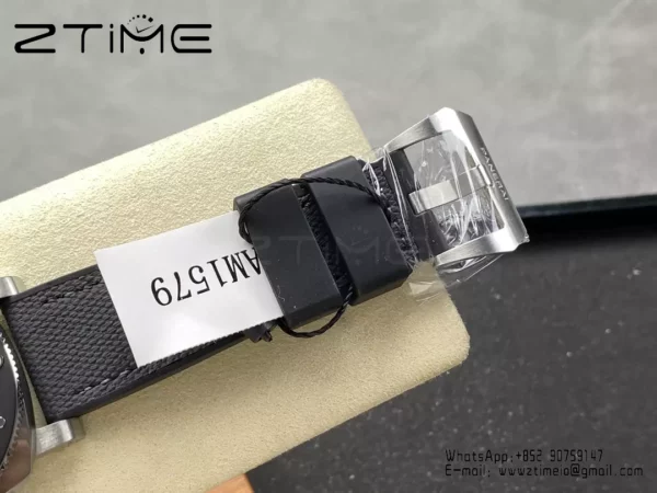 Panerai PAM1579 Submersible Luna Rossa 42mm VSF 1:1 Best Edition P900 - Super Clone Watch | 1:1 Best Version