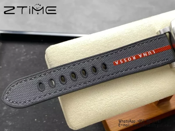 Panerai PAM1579 Submersible Luna Rossa 42mm VSF 1:1 Best Edition P900 - Super Clone Watch | 1:1 Best Version