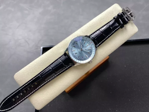 Breitling Navitimer Automatik 41mm SS BLSF Eisblaues Zifferblatt auf schwarzem Lederband A2824 V2 - Super Clone Watch | 1:1 Best Version