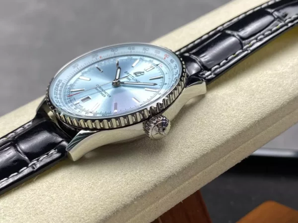 Breitling Navitimer Automatik 41mm SS BLSF Eisblaues Zifferblatt auf schwarzem Lederband A2824 V2 - Super Clone Watch | 1:1 Best Version