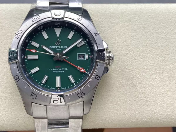Breitling Avenger Automatic GMT 44 BLS Factory 1:1 Best Edition Grünes Zifferblatt SS Armband - Super Clone Watch | 1:1 Best Version