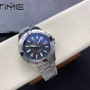 Breitling Avenger Automatic GMT 44 BLS Factory 1:1 Best Edition Schwarzes Zifferblatt Rot Gmt SS Armband - Super Clone Watch | 1:1 Best Version