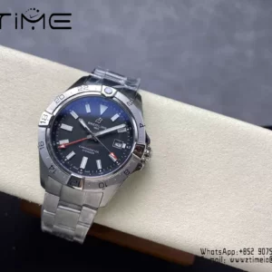 Breitling Avenger Automatic GMT 44 BLS Factory 1:1 Best Edition Schwarzes Zifferblatt Rot Gmt SS Armband - Super Clone Watch | 1:1 Best Version