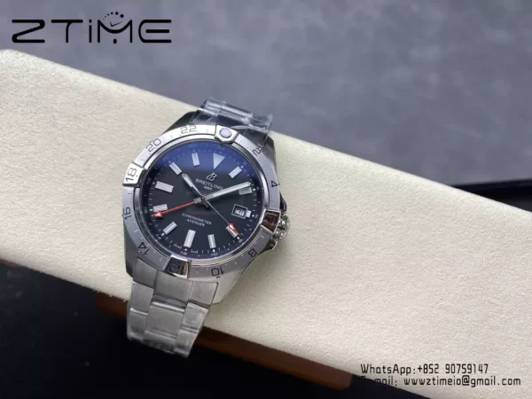 Breitling Avenger Automatic GMT 44 BLS Factory 1:1 Best Edition Schwarzes Zifferblatt Rot Gmt SS Armband - Super Clone Watch | 1:1 Best Version