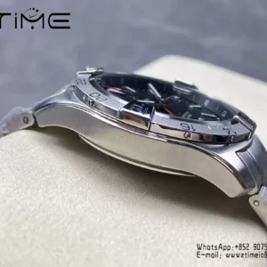 Breitling Avenger Automatic GMT 44 BLS Factory 1:1 Best Edition Schwarzes Zifferblatt Rot Gmt SS Armband - Super Clone Watch | 1:1 Best Version