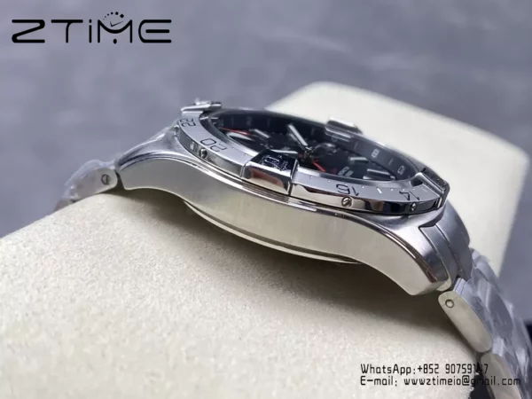 Breitling Avenger Automatic GMT 44 BLS Factory 1:1 Best Edition Schwarzes Zifferblatt Rot Gmt SS Armband - Super Clone Watch | 1:1 Best Version