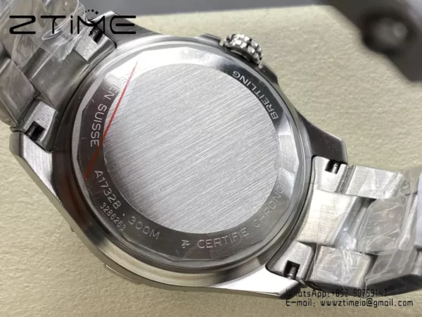 Breitling Avenger Automatic GMT 44 BLS Factory 1:1 Best Edition Schwarzes Zifferblatt Rot Gmt SS Armband - Super Clone Watch | 1:1 Best Version