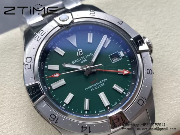 Breitling Avenger Automatic GMT 44 BLS Factory 1:1 Best Edition Grünes Zifferblatt SS Armband - Super Clone Watch | 1:1 Best Version