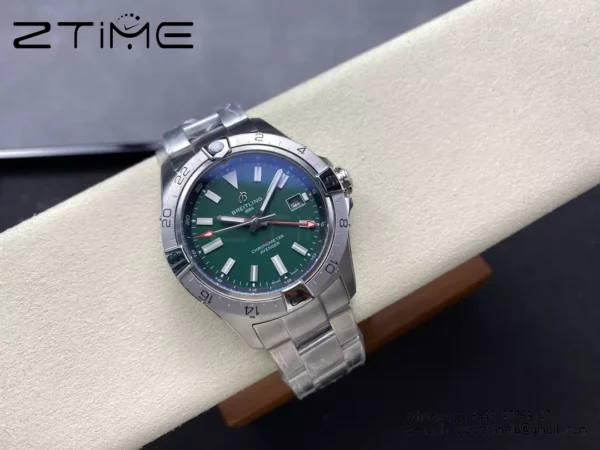Breitling Avenger Automatic GMT 44 BLS Factory 1:1 Best Edition Grünes Zifferblatt SS Armband - Super Clone Watch | 1:1 Best Version