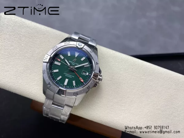 Breitling Avenger Automatic GMT 44 BLS Factory 1:1 Best Edition Grünes Zifferblatt SS Armband - Super Clone Watch | 1:1 Best Version