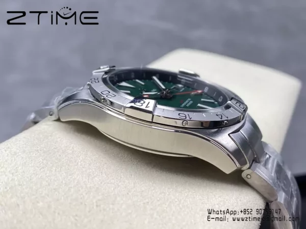 Breitling Avenger Automatic GMT 44 BLS Factory 1:1 Best Edition Grünes Zifferblatt SS Armband - Super Clone Watch | 1:1 Best Version