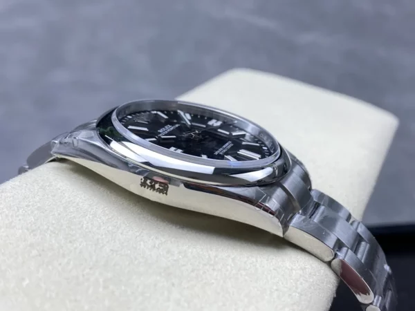 Rolex Oyster Perpetual 124300 41mm VSF 1:1 Best Edition 904L Steel Black Dial on SS Bracelet - Super Clone Watch | 1:1 Best Version
